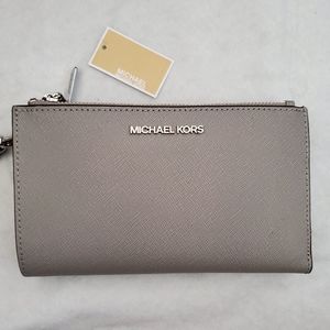 Wristlet